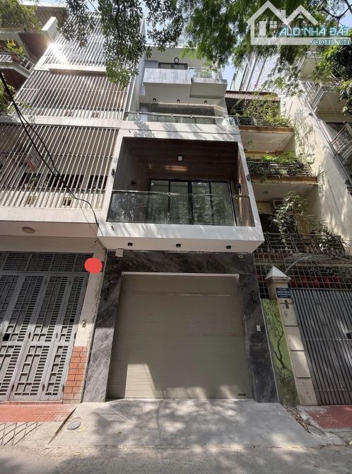 BÁN NHÀ PHÂN LÔ HOÀNG CẦU ĐỐNG ĐA – 70M², 5 TẦNG, THANG MÁY, MT 4M, GARA, VỈA HÈ, 2 THOÁNG