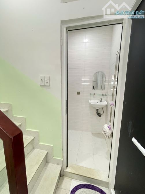 Bán nhà đường An Dương Vương P.4 Quận 5 – Nay là Phường Chợ Quán : -	Diện tích 3m x 7m