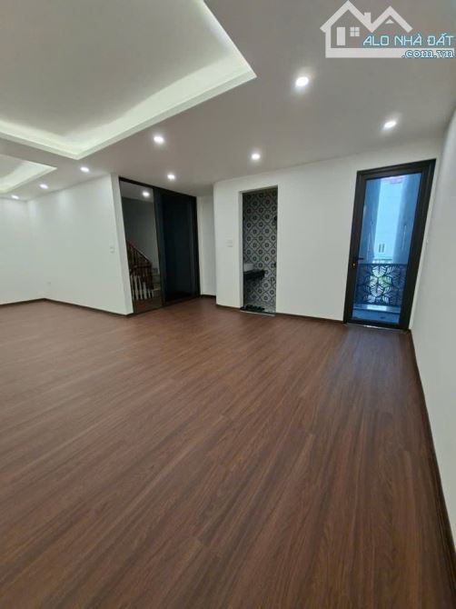 Nhà Dân Xây 48m²/58m², Đức Giang, Long Biên, Chỉ 6.5 Tỷ, 10m Ra Ô Tô Tránh, Gần Chợ TRƯỜNG