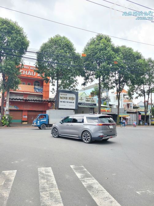 nhà 1 trệt 3 lầu 120,9m2 12ty TL MT đường Hai Bà Trưng p.Đông Hòa Tp.Dĩ An