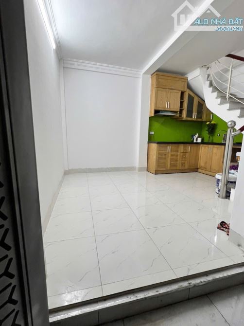 Nhà 4,5T ngõ Trần Quý Cáp ngõ 2m cách oto 35m gần Mp nhỉnh 4 tỷ