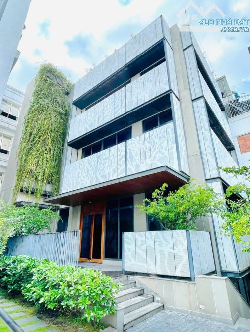 Cho thuê biệt thự 47 Tú Xương Quận 3 DT 10x18m hầm trệt 2 lầu giá thuê 290 triệu
