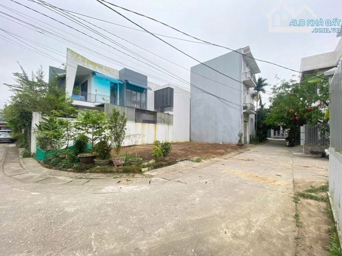 BÁN ĐẤT 2MT KHU DÂN CƯ LẠI THẾ, GẦN SÂN BÓNG
