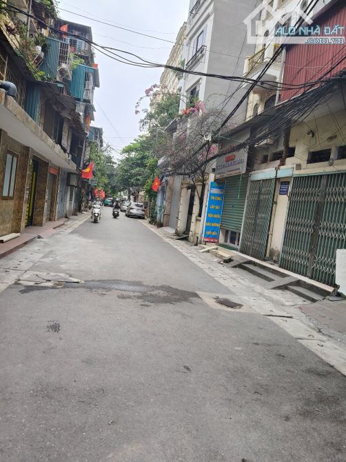 - Bán Nhà, Hoàng Đạo Thành. Khu phân Lô,  100m - chỉ 29.9tỷ