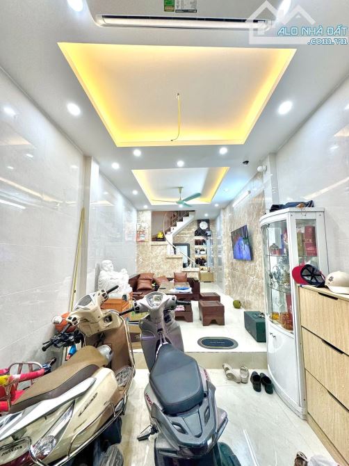 Có 102! Nguyễn Trãi, 30m ra ô tô, ngõ ba gác, nhà dân xây 4 ngủ. 34mx4T. Chỉ 6,7 tỷ