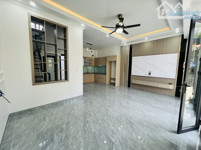 Bán nhà hơn 60m2, 3 tầng mới Sở Dầu, Hồng Bàng 2,x tỷ.