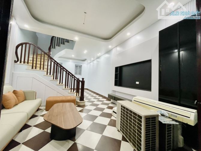 Bán nhà Xuân Đỉnh, gần trường C1,2,3 57M2 MT 4.8m xây 5 tầng chắc chắn chỉ 10,3 tỷ