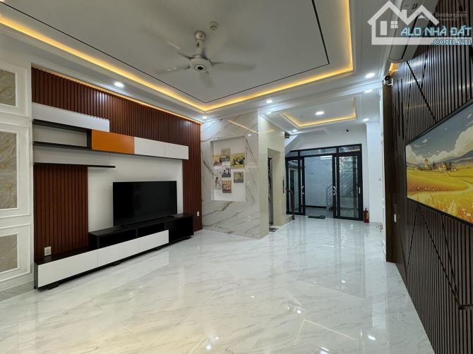 Bán nhà Đường 3 tháng 2 phường 11 quận 10 (4mx12m) giá 8.9 tỷ.