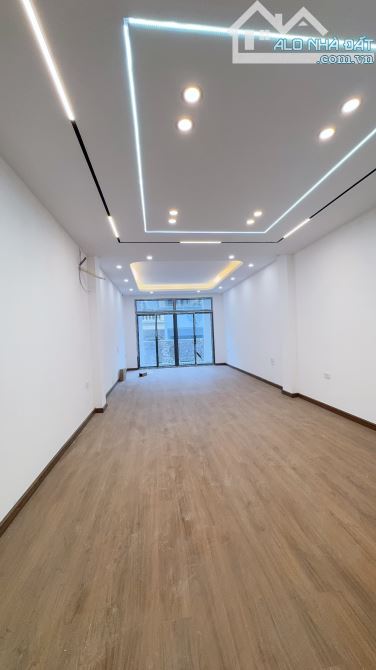 Quá hiếm Kim Đồng 55m 7 tầng thang máy Phân lô ô tô tránh vỉa hè Kinh doanh tuyệt vời