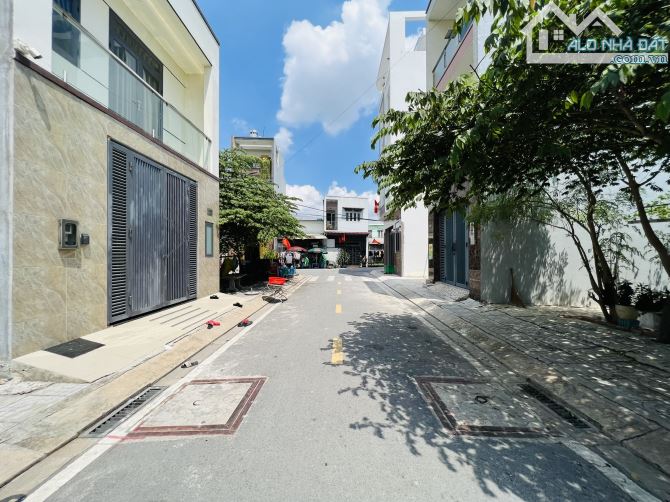 Đất Khu Phân Lô Đồng Bộ Đường Tỉnh Lộ 10 Đối Diện Công Viên 75m2 Giá Tốt 3,6 Tỷ SHR