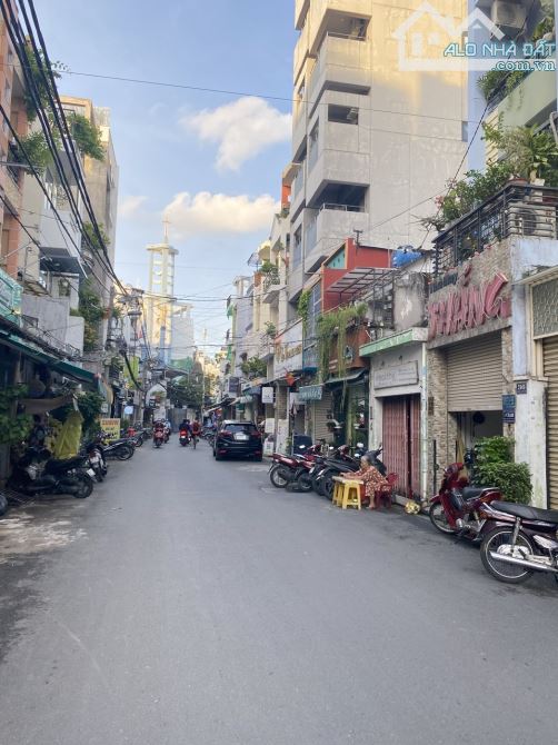 Bán nhà MẶT TIỀN Cô Giang PN, 5 tầng, Full nội thất đẹp lung linh, chỉ 8.x tỷ