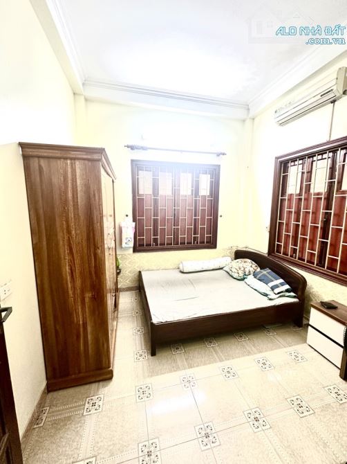 NHÀ PHỐ KHƯƠNG TRUNG-LÔ GÓC-HAI THOÁNG-BA BƯỚC RA PHỐ-45M2-4 TẦNG-11,5 TỶ