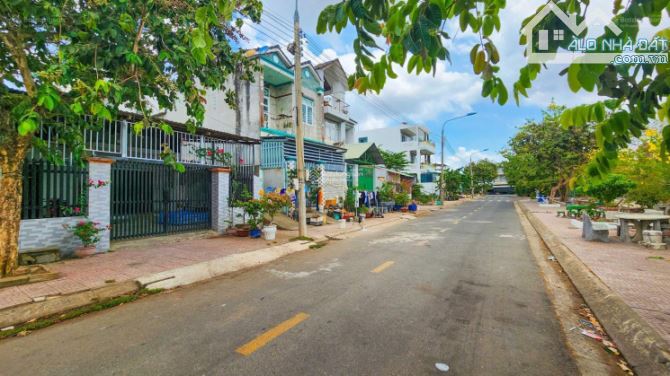 CẦN BÁN GẤP LÔ GÓC 127M2 GẦN KDC CHƠ ĐẠI PHƯỚC - CÁCH PHÀ CÁT LÁI 1KM - SỔ SẴN -GIÁ 2TỶ050