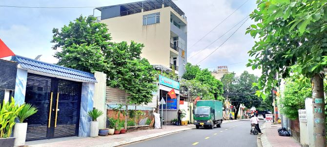 NHÀ 3 TẦNG, MẶT TIỀN SỐ KD - HOÀNG DIỆU 2, THỦ ĐỨC