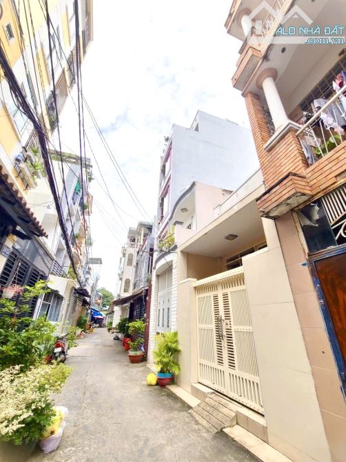 Bán Nhà Dương Bá Trạc Quận 8, DT: 4*13 - 2 Lầu, SHR, Không QH, Nhà Mới, Giá 5,x Tỷ