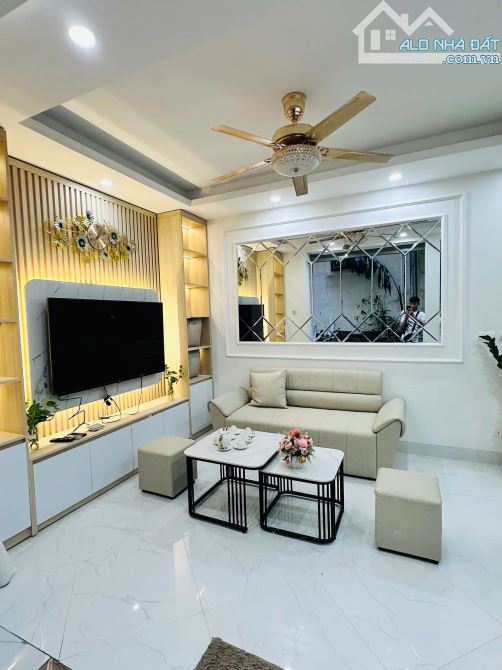 CẦU GIẤY - BA GÁC TẬN CỬA - 30M² - 5 TẦNG - MẶT TIỀN RỘNG - NHÀ ĐẸP Ở NGAY - 7.5 TỶ