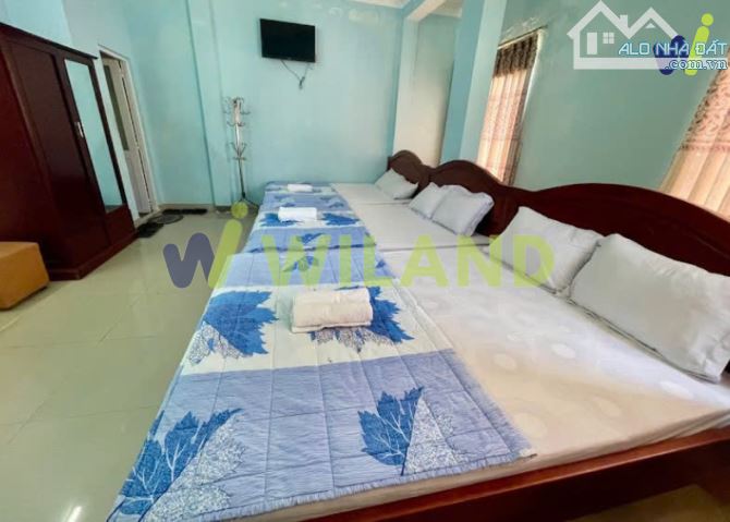 BÁN KHÁCH SẠN 6 TẦNG GÓC 2 MẶT TIỀN KHU Á CHÂU KINH DOAN TỐT CHỈ 19.5 TỶ