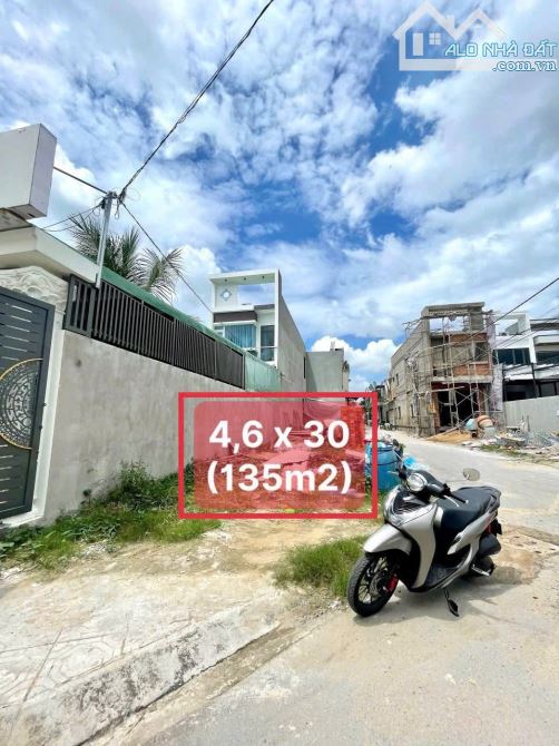 Bán đất góc 2 mặt tiền sổ riêng thổ cư p. Hoá An