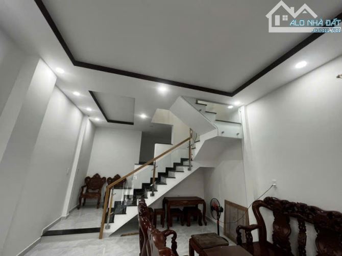 Gấp bán - Hẻm ô tô - Nhà mới 2 tầng 36.2m2 ( 4.5x8) - Gần cầu Bình Lợi - Tiện ích đầy đủ
