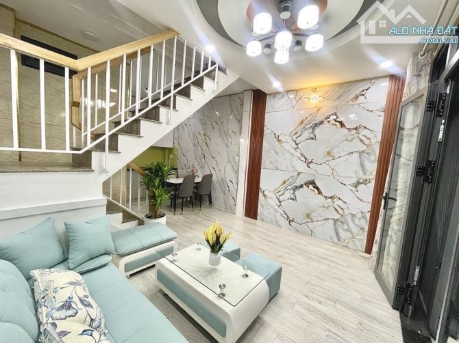 Nhà tặng full nội thất đẹp 2 tầng sổ hồng chính chủ giá nhỉnh 3 tỷ