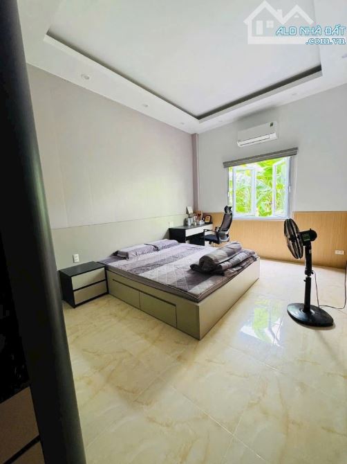Bán nhà 3 tầng đường Trịnh Lỗi - Nam Việt Á, Đoạn giữa, nhà đẹp