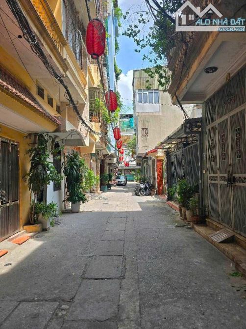 7 TỶ HƠN . NGÕ Ô TÔ CÁCH 15M . 3 GÁC ĐẬU CỬA . TRUNG TÂM HAI BÀ TRƯNG . GẦN KTQD .XD.BK .