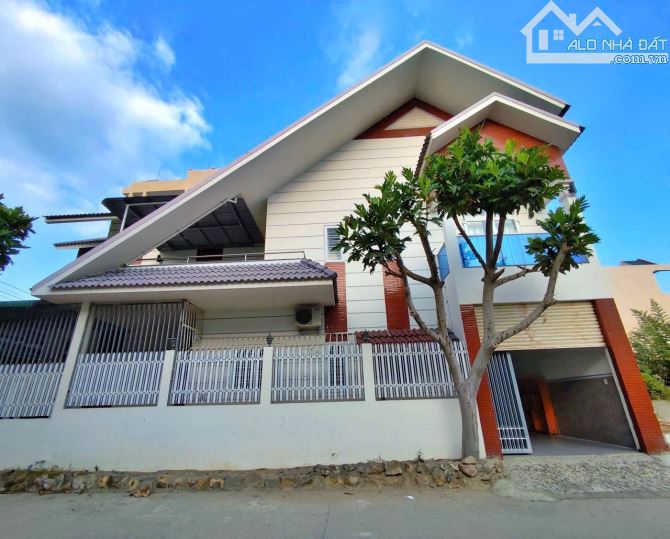 🏠 Cần bán nhà 2 mặt tiền Khu Tái định cư Hòn Xện Phường Bắc Nha Trang. 12 tỷ