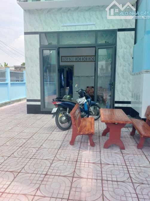 Nhà mới xây mặt tiền Nguyễn Thị Hé,Tân Thông Hội, tổng dt 210m2 , 2pn 2wc giá 2,2 tỷ
