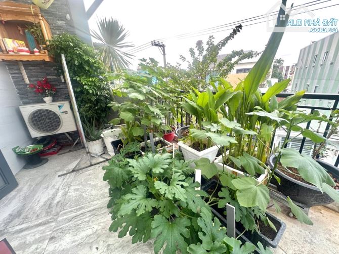 BÁN NHÀ GÓC 2 MẶT TIỀN – NGUYỄN CÔNG HOAN