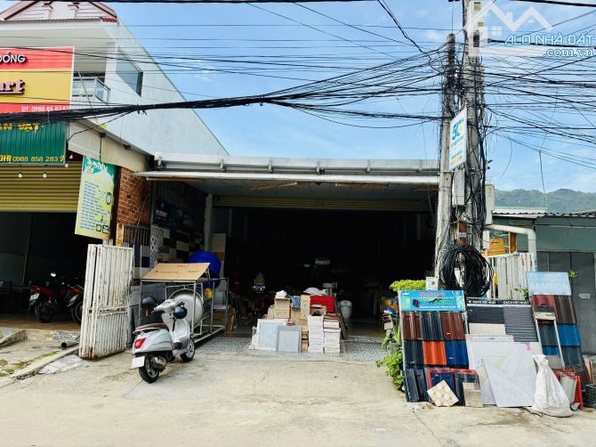 Bán đất mặt tiền đường Lư Giang cách Nguyễn Tất Thành 10m