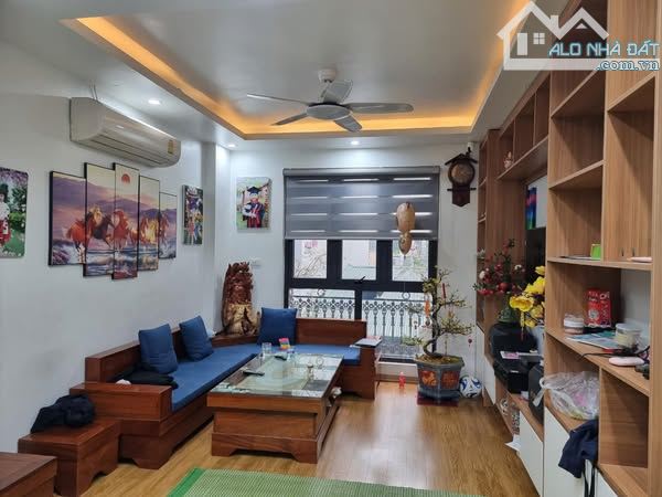 Nhà Lê Trọng Tấn - 32m, Gần Hồ, 5m ra oto