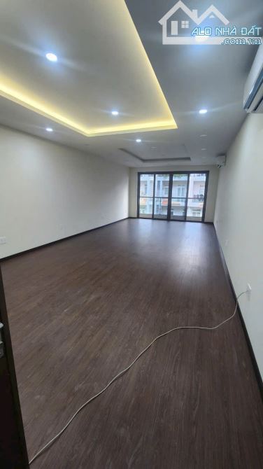 cho thuê nhà văn phòng khu Himlam 5x20 có hầm nhà mới đẹp giá 55 tr/ tháng