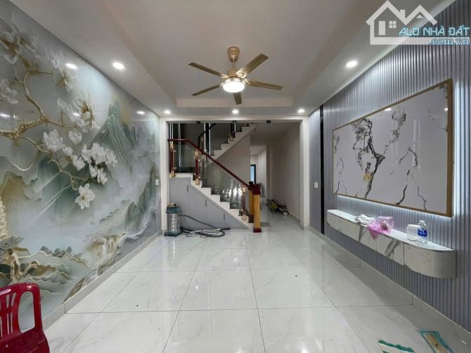 Nhà 3 tầng hẻm 6m phường 4 quận 8 giá 9 tỷ 5