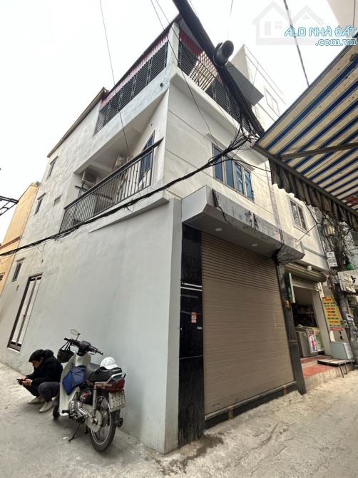 Nhà đẹp NGUYÊN XÁ! 60m2x3T Bắc Từ Liêm- Mặt ngõ kinh doanh- Oto vào nhà- Lô Góc