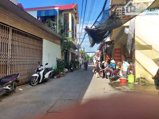 CĂN NHÀ 3 TẦNG, MẶT KINH DOANH, MỚI KÍNH COONG, ĐƯỜNG THÔNG, Ô TÔ 7 CHỖ TRÁNH NHAU THOẢI M