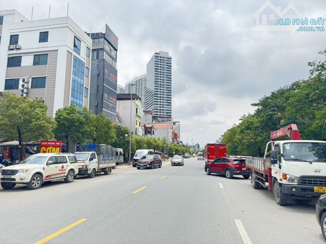 Hiếm!! Tuyệt phẩm Vĩnh Ngọc, Đông Anh 120M, 4 Ôtô tránh, Vị trí đẹp, KD tốt, Giá đầu tư!