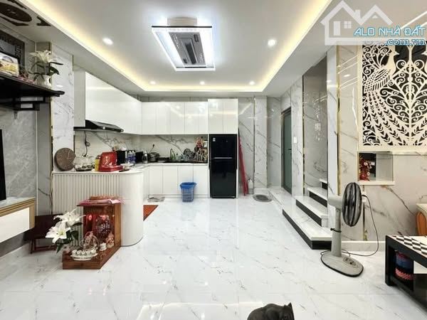 NHÀ ĐẸP VẠN KIẾP - PHAN XÍCH LONG - GẦN 40M2 - 5 TẦNG BTCT - NHĨNH 8 TỶ - BÌNH THẠNH