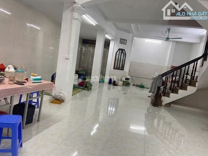Cho thuê nhà ô tô Nguyễn Chí Thanh, Đống Đa, 128m2, 3 tầng,, 28 triệu