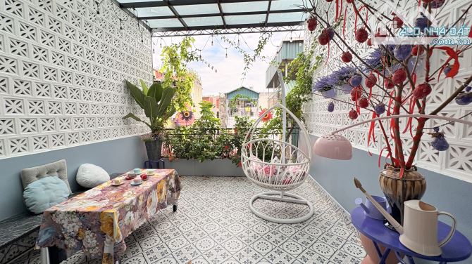 Bán nhà Hồng Mai, 40m 4 tầng 4 PN full nội thất đồng điệu, ấm cúng