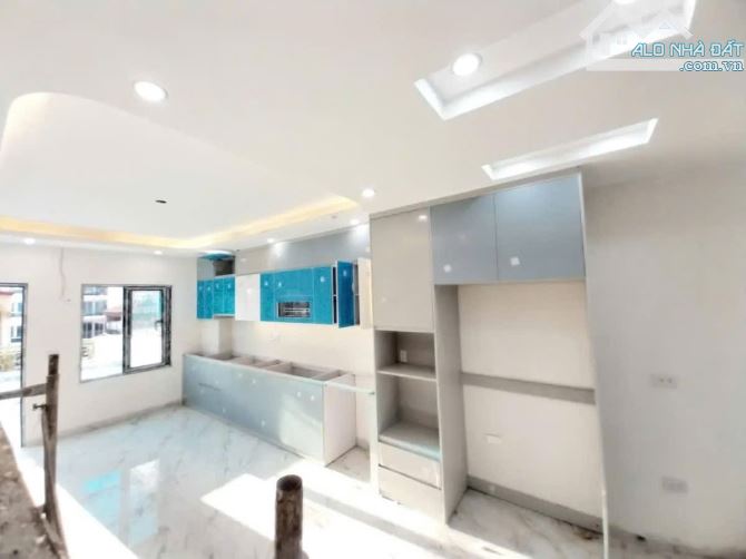 PHÂN LÔ, KIM ĐỒNG,  Ô TÔ TRÁNH, VỈA HÈ, 7 TẦNG THANG MÁY, 2 THOÁNG . DT58M, GIÁ 23.9 TỶ