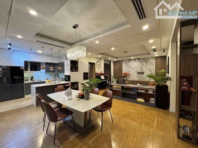 Bán căn hộ Hoàng Đạo Thúy View thoáng – 3 chỗ để ô tô 🚗🚗🚗, 183m², 21.7 tỷ