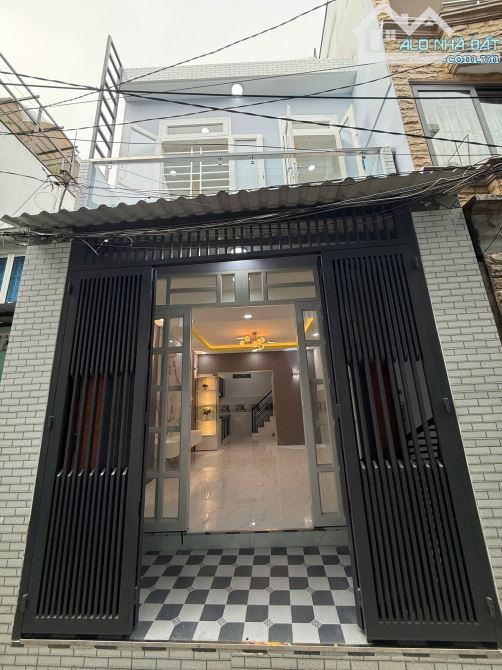 NHÀ MỚI 1 LẦU MỚI TINH ĐỐI DIỆN CHỢ BÌNH TIÊN Q.6