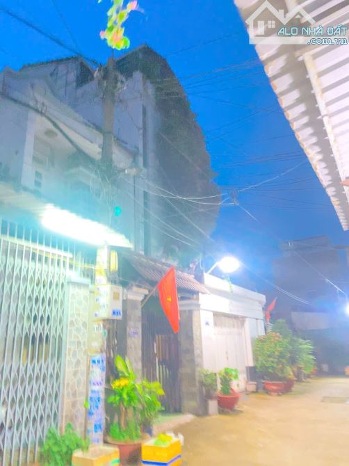BÁN NHÀ ĐƯỜNG THẠNH LỘC 17 QUẬN 12 DỌN HẺM XE HƠI  VÀO Ở NGAY 83M2 GÍA  5.7 TỶ, SHR