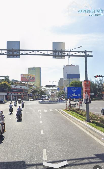Bán nhà 2.5 tầng mặt tiền Hải Châu sát Nguyễn Văn Linh. Dt 60m2 ngang 11m vị trí kinh doan