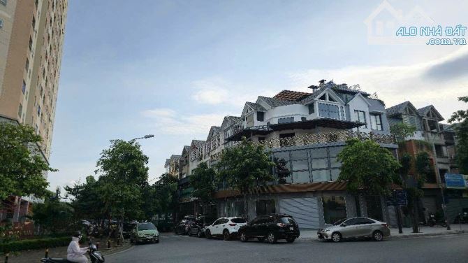 Bán Biệt Thự căn GÓC, thang máy, kinh doanh giá 42 tỷ có TL tại Thạch Bàn, Long Biên