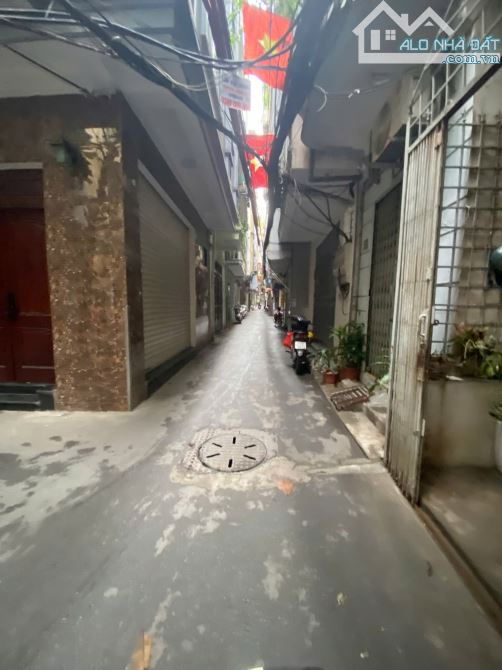 ĐÊ LA THÀNH - ĐỐNG ĐA - NGÕ THÔNG - Ô TÔ CÁCH CHỈ 15M - TẦNG 2 ĐUA 42M2 - 6 TẦNG - MT 4.2M