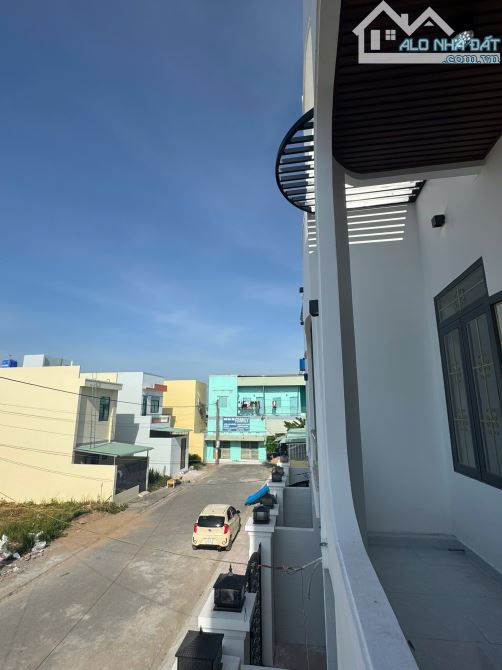 Bán nhà mới xây khu công nghiệp Cầu Tràm,87m2(5x17),1 trệt 1 lầu,2pn,3wc,SHR,2tỷ690