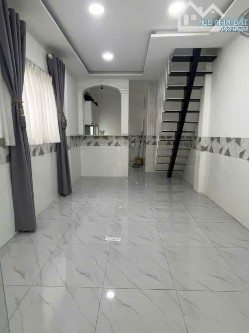Bán nhà đẹp Nguyễn Súy, 30m2, 2 tầng, giá chỉ 3 tỷ