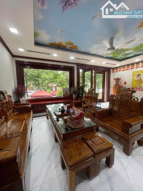 BÁN GẤP BIỆT THỰ DỊCH VỌNG SÁT CÔNG VIÊN CẦU GIẤY, VỈA HÈ, ÔTÔ TRÁNH, DT 110M2 CHỈ 46 TỶ