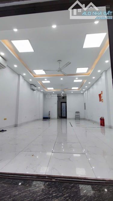 Cần bán gấp căn Liền kề - Shophouse Lavender 176 Định Công, giá tốt, nội thất hiện đại